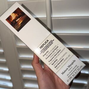 Maison Margiela Replica by the fireplace shower gel 200ml